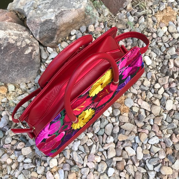 Genuine Leather bag with Floral embroidery - Picture 6 of 6